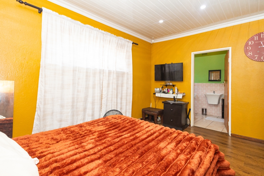 3 Bedroom Property for Sale in Peerless Park West Western Cape